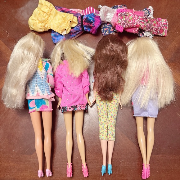 Barbie and clothes lot - Picture 2 of 4
